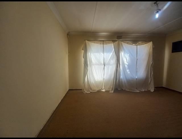3 BEDROOM FREESTANDING FOR SALE IN RENSBURG